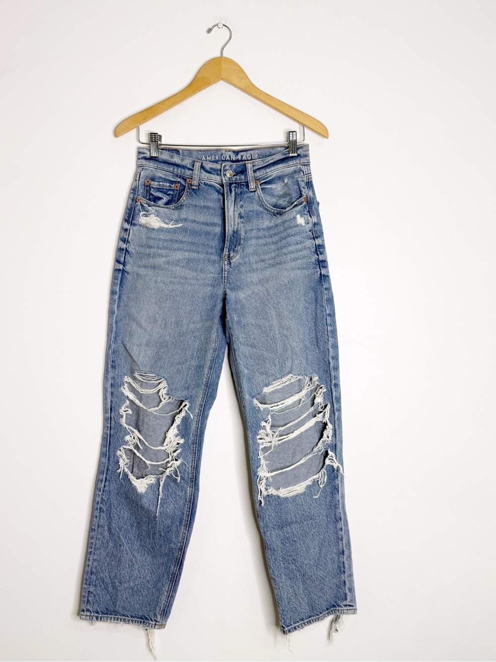 American Eagle Highest Rise Baggy Straight Jeans Size 2 X-Short Distressed